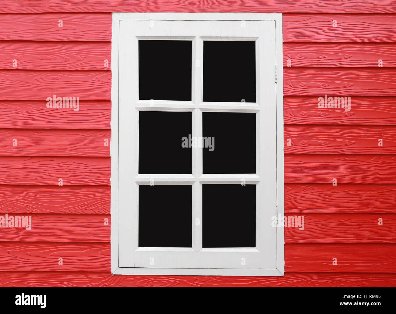 Bianco finestra in legno di decor moderno in legno rosso parete. Foto Stock