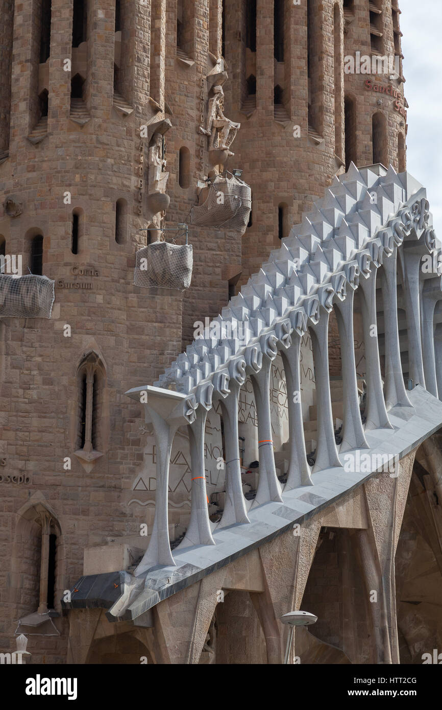 Esterno di stile art nouveau cattedrale Sagrada Familia a Barcellona, in Catalogna, Spagna. Foto Stock