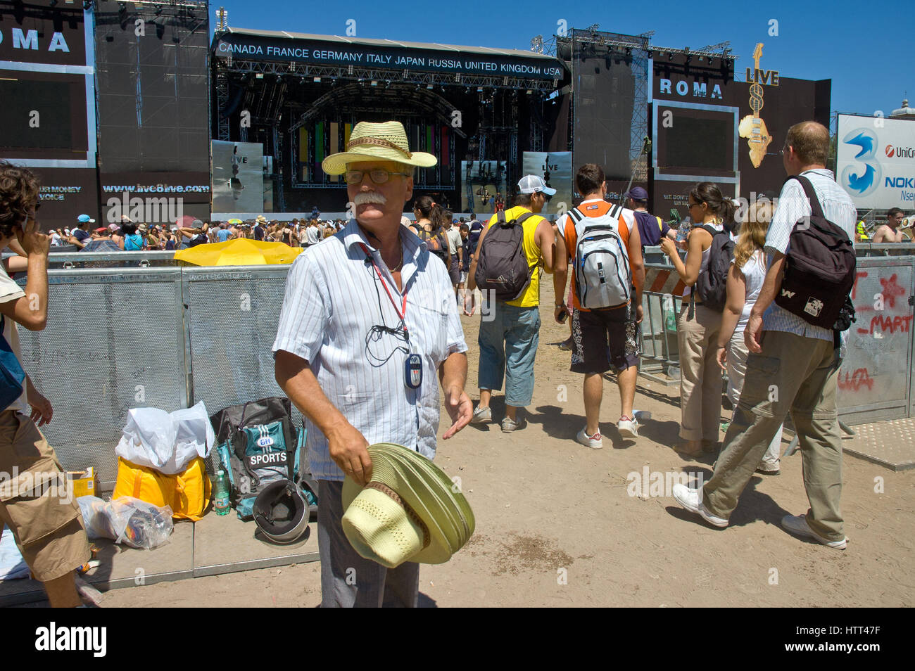 Roma; Italia, 2 luglio 2005. Live 8 concerto, persone al Circo Massimo Foto Stock