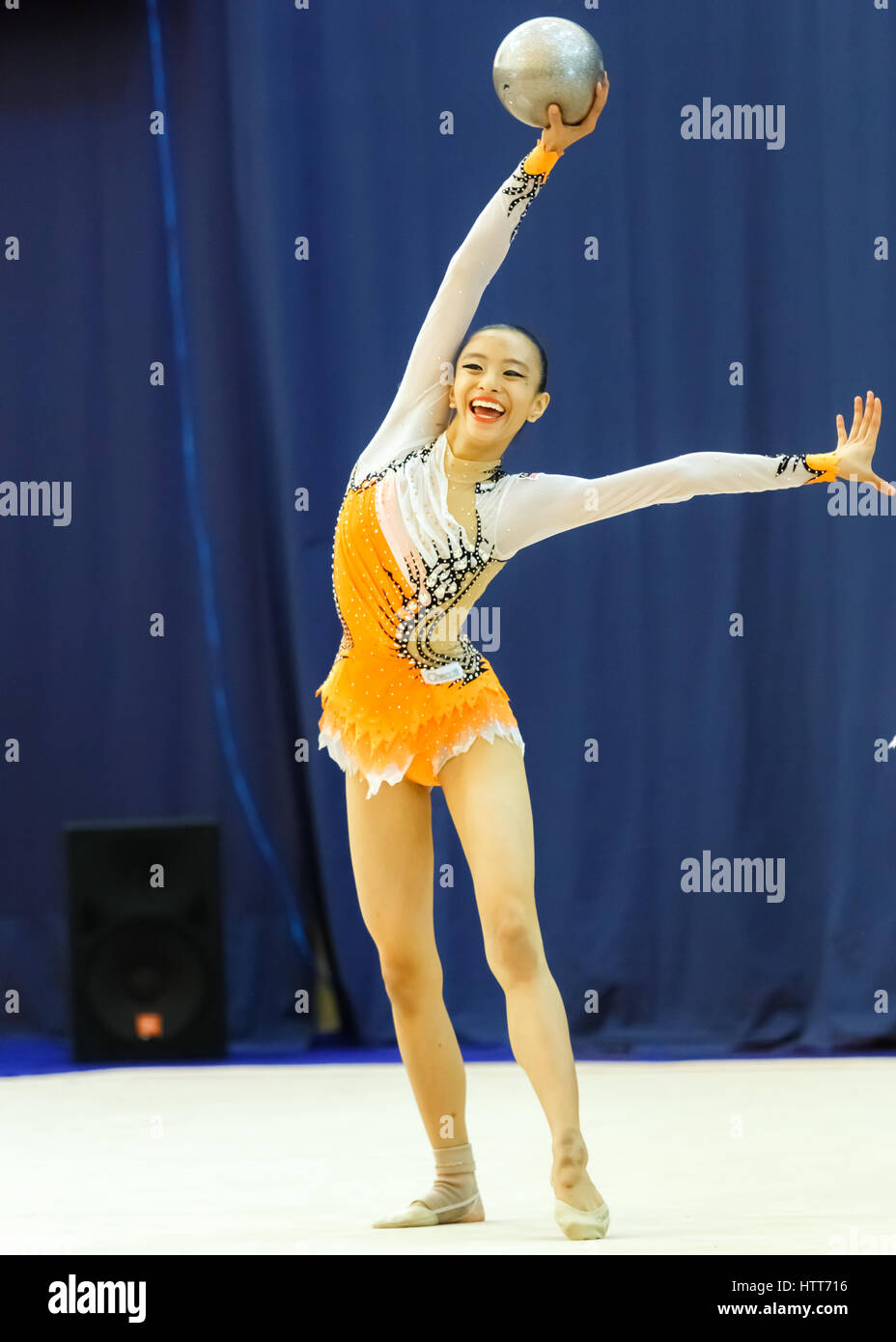 Kalamata, Grecia. 24 apr, 2016. La squadra nazionale degli stati delle prestazioni con palla al XXIV Meeting Internazionale di Ginnastica ritmica Foto Stock