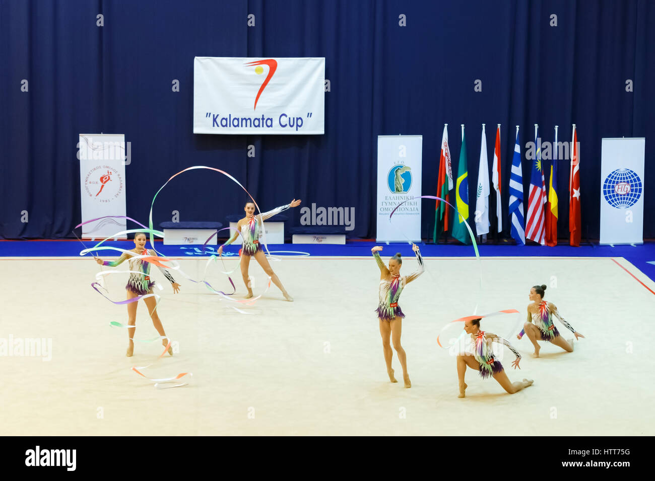 Kalamata, Grecia. 24 apr, 2016. La squadra nazionale ribbon esecutori al XXIV Meeting Internazionale di Ginnastica ritmica Foto Stock