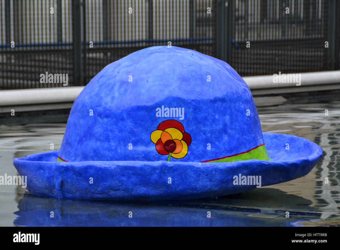 Blue hat scultura nella Fontana Stravinsky, Paris - Francia Foto Stock