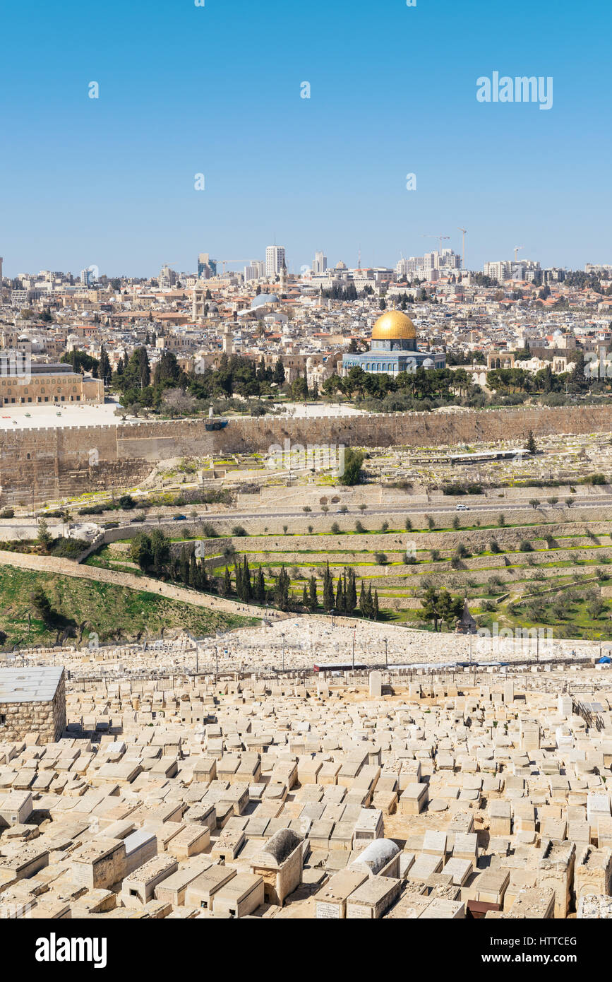 Vista dal Monte degli Ulivi verso la Moschea di Al-Aqsa e la Cupola della roccia, il Monte del Tempio, la Città Vecchia di Gerusalemme, Israele Foto Stock