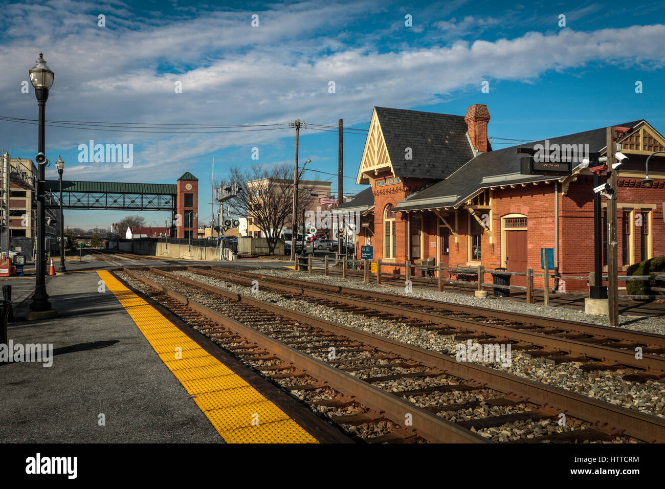 Treno CSX entrando in Gaithersburg Maryland Summit Avenue Crossing Foto Stock
