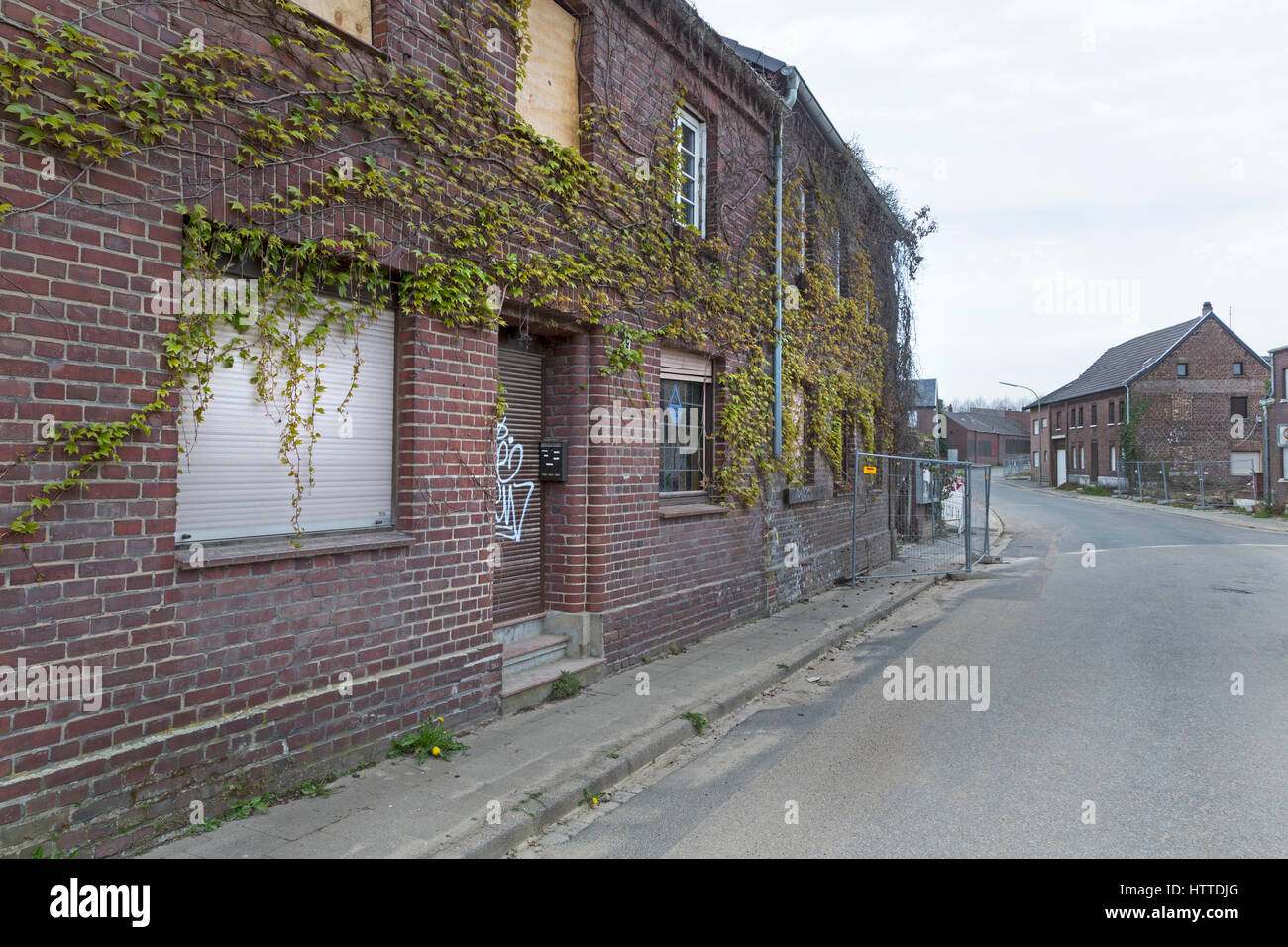 Città di Pesch vicino a cielo aperto della miniera di lignite, Garzweiler, Renania settentrionale-Vestfalia, Germania, Europa Foto Stock