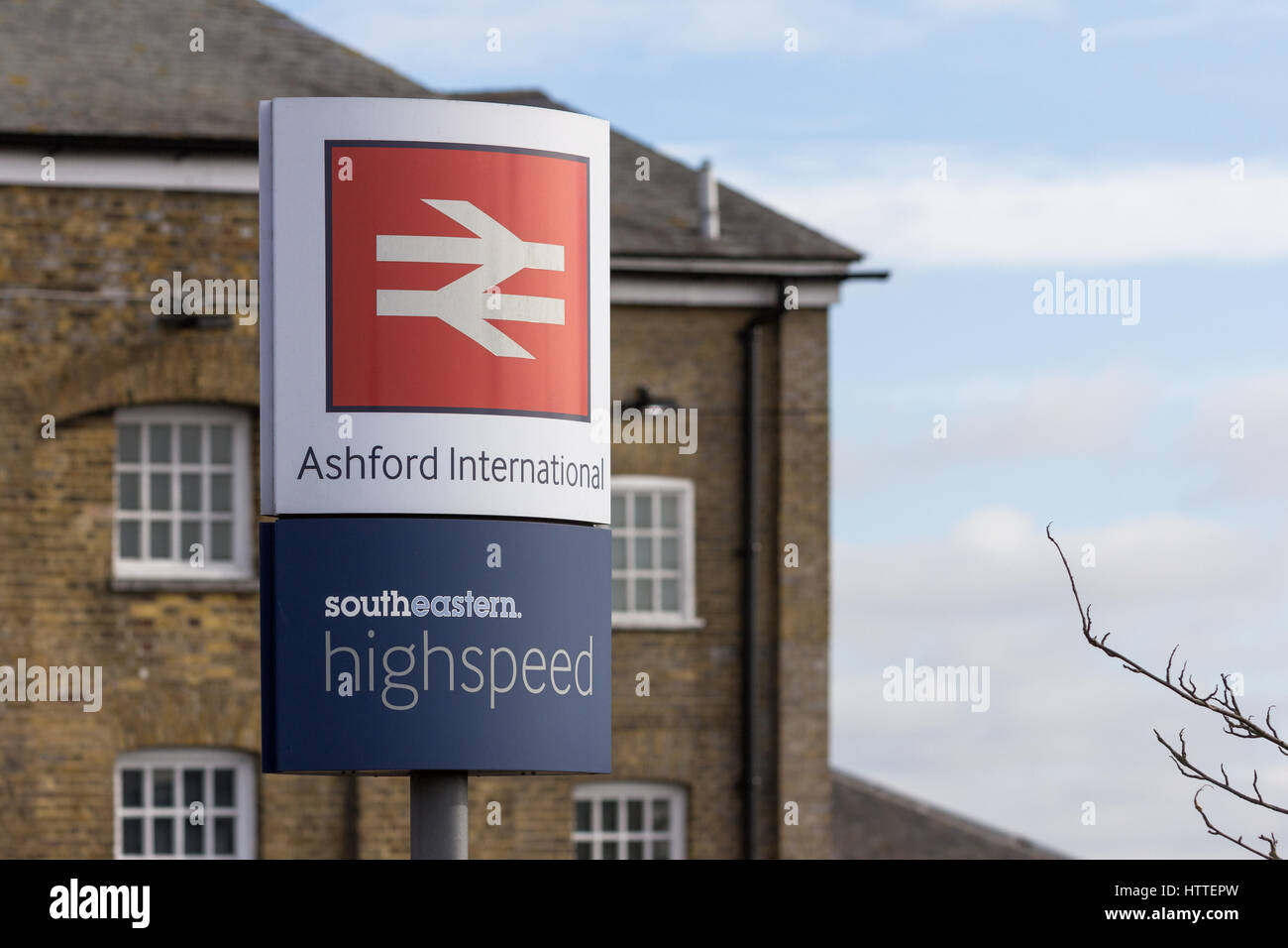 La British Rail segno per Ashford International e del sud-est i treni ad alta velocità Foto Stock