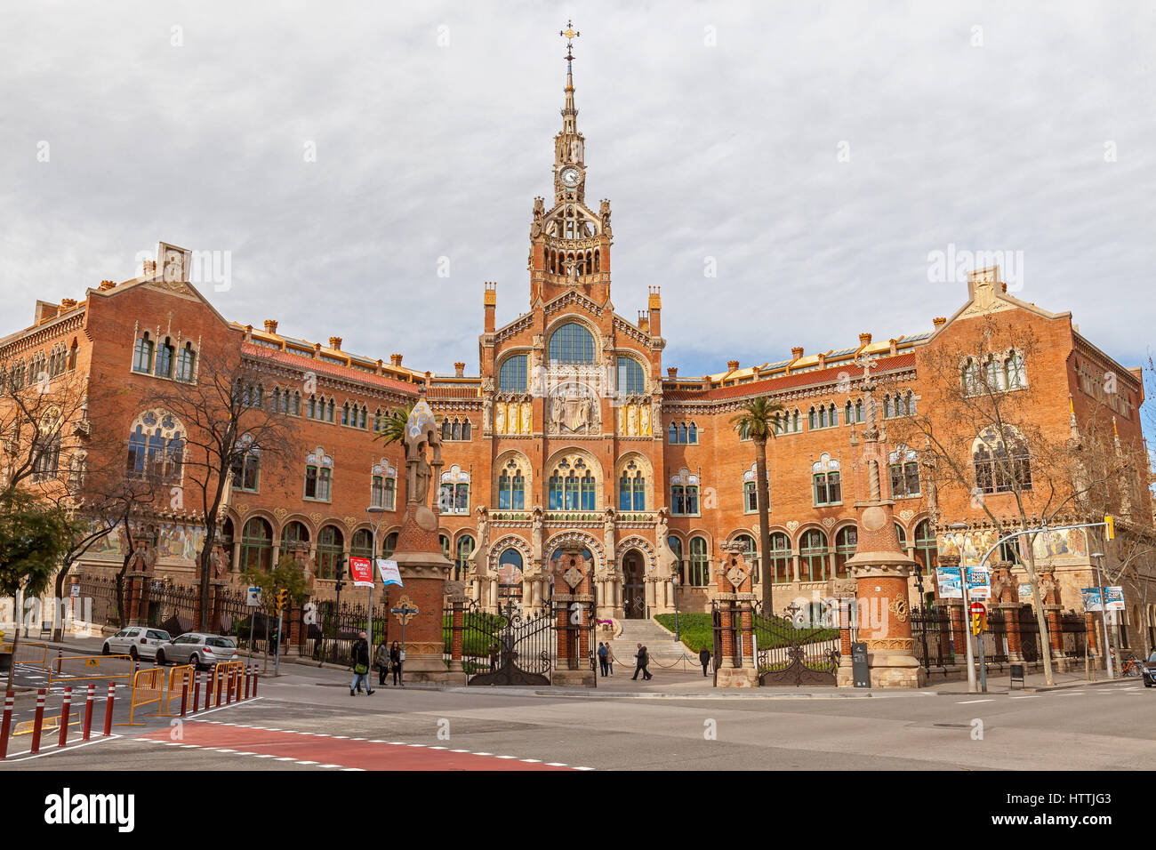 Hospital de la Santa Creu i Sant Pau, Barcellona, in Catalogna, Spagna. Dal catalano modernisme architetto Lluís Domènech i Montaner. Foto Stock