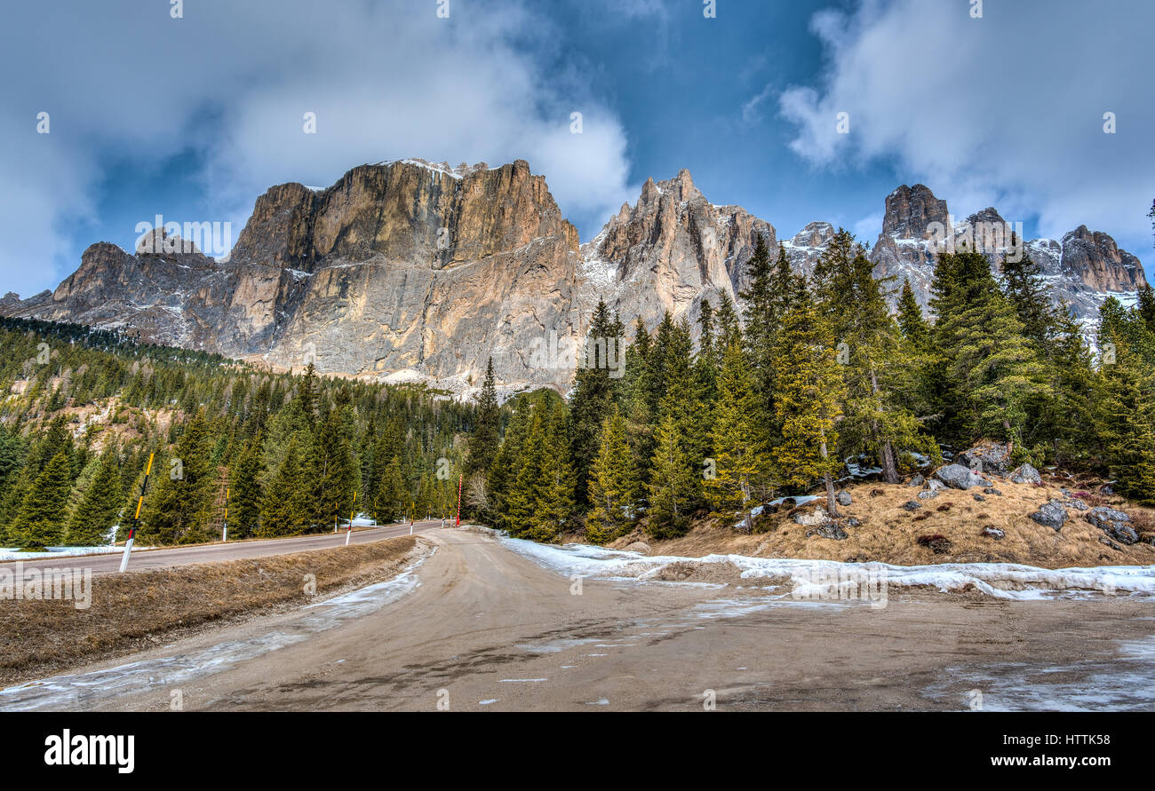 Il maestoso paesaggio delle Dolomiti in Italia, essi formano una parte delle Alpi calcaree meridionali. Foto Stock