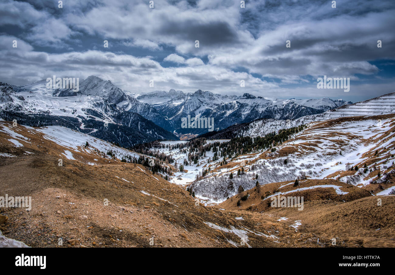 Il maestoso paesaggio delle Dolomiti in Italia, essi formano una parte delle Alpi calcaree meridionali. Foto Stock