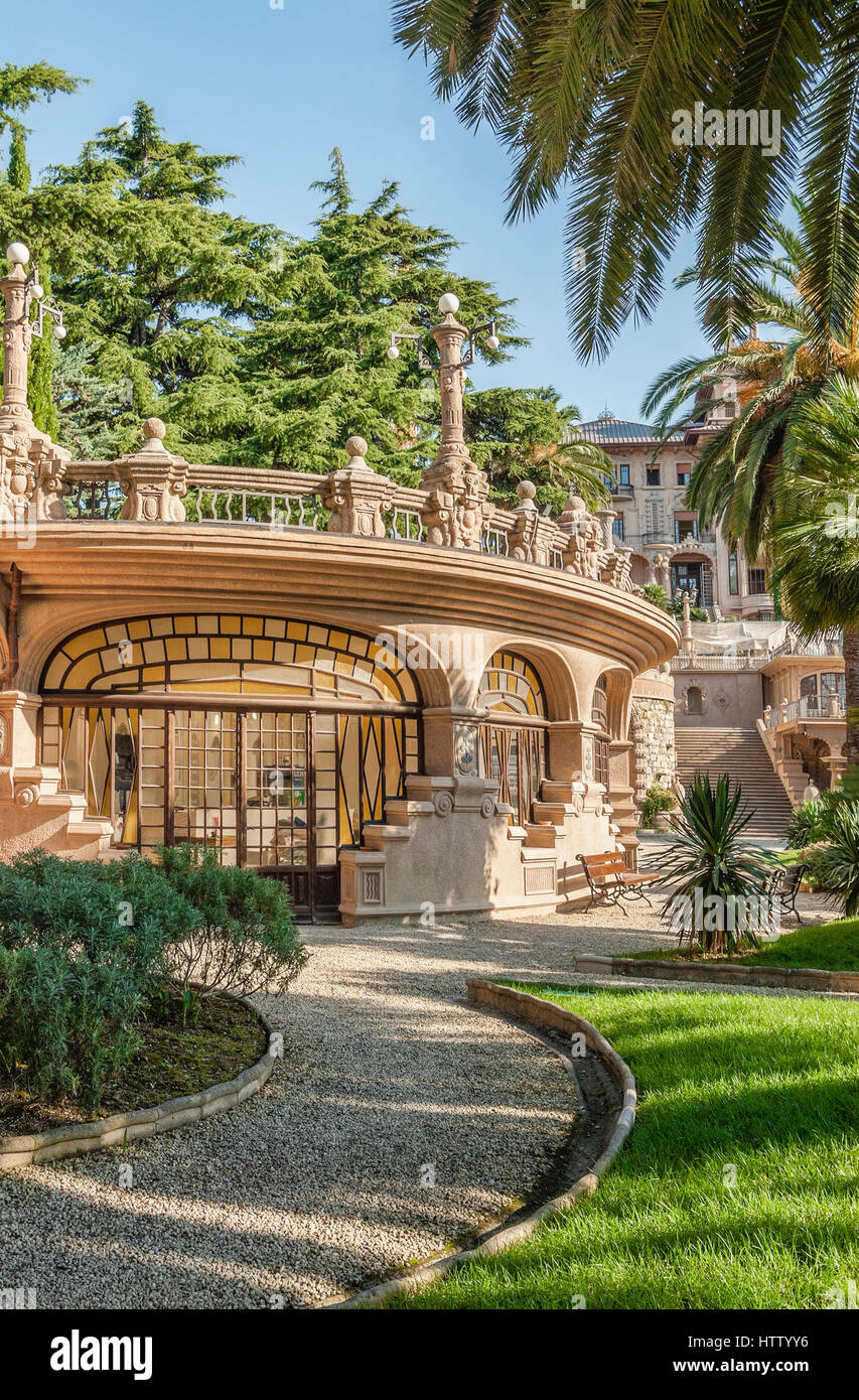 Park e la bizzarra architettura della Villa Grock in Oneglia, Imperia, alla costa ligure, a nord-ovest dell'Italia. Foto Stock