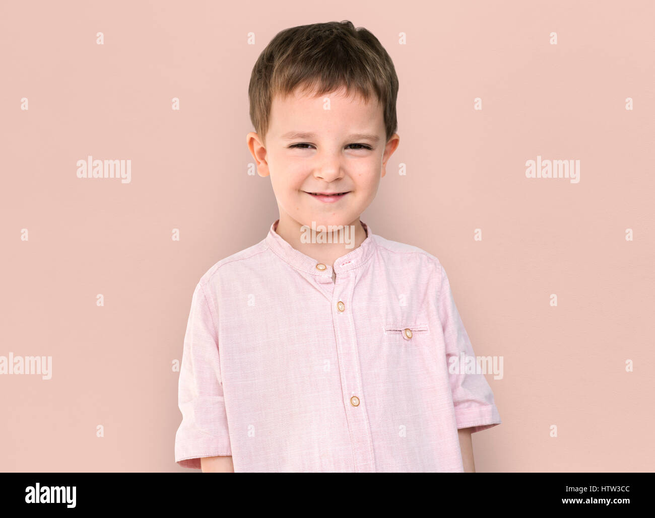 Caucasian Little Boy sorriso felice allegro Foto Stock