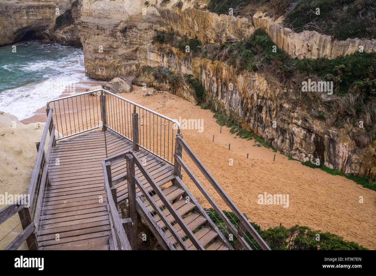Una scalinata che conduce alla spiaggia sulla Great Ocean Road, Victoria, Australia Foto Stock