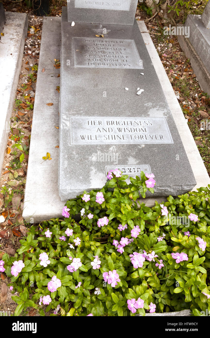 Epitaffio inscritto con amorevole ricordi. Foto Stock