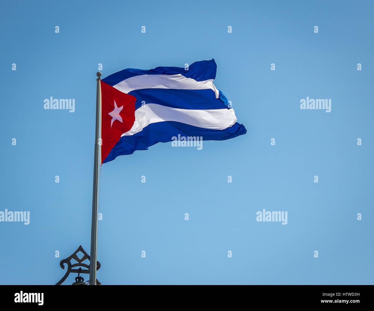 Sventola bandiera cubana Foto Stock