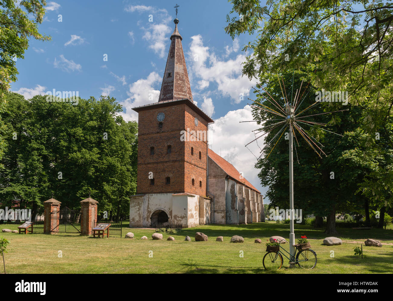 Chiesa nella piccola cittadina di Rusne, Memel Delta, Lituania, Paesi Baltici, Rurope orientale Foto Stock