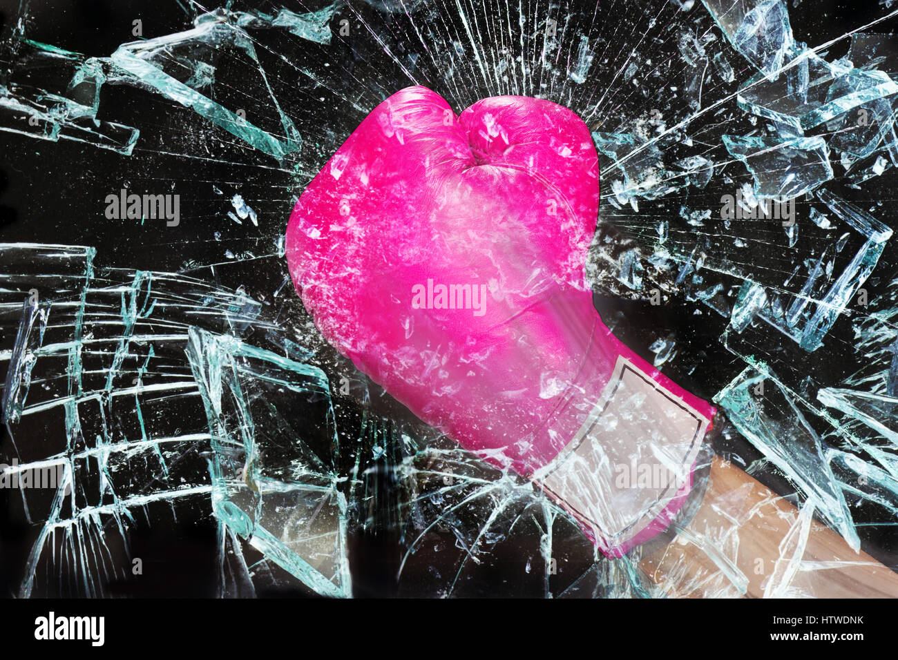 Pink girl power rompere il soffitto di vetro. Foto Stock