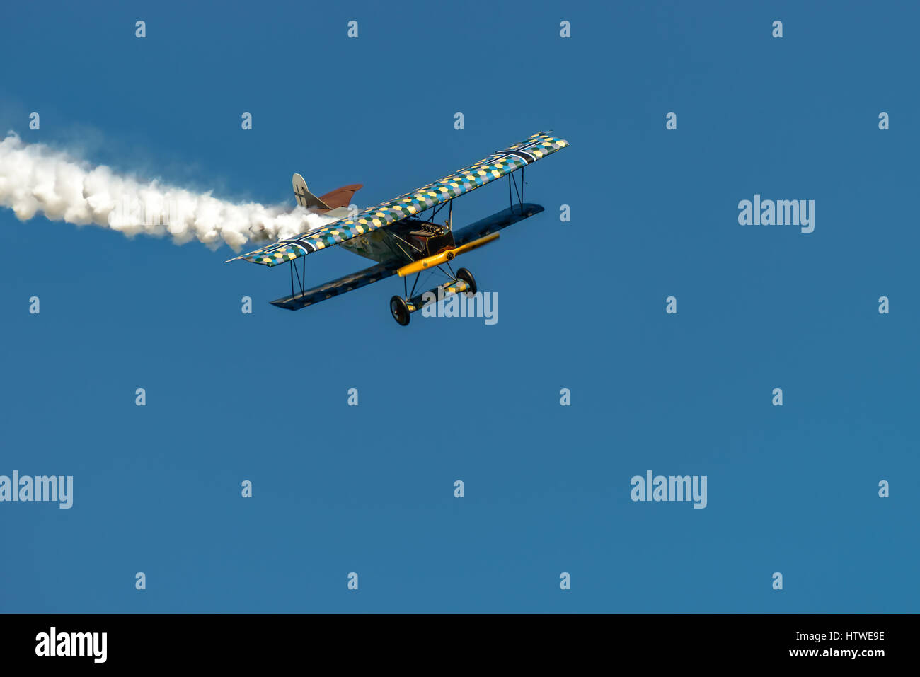 RHINEBECK, NY - 25 settembre 2016: Il Aérodrome Air Show Team eseguire uno spettacolo con la I Guerra Mondiale aereo Fokker D.VII (Riproduzione) al vecchio Rhinebec Foto Stock