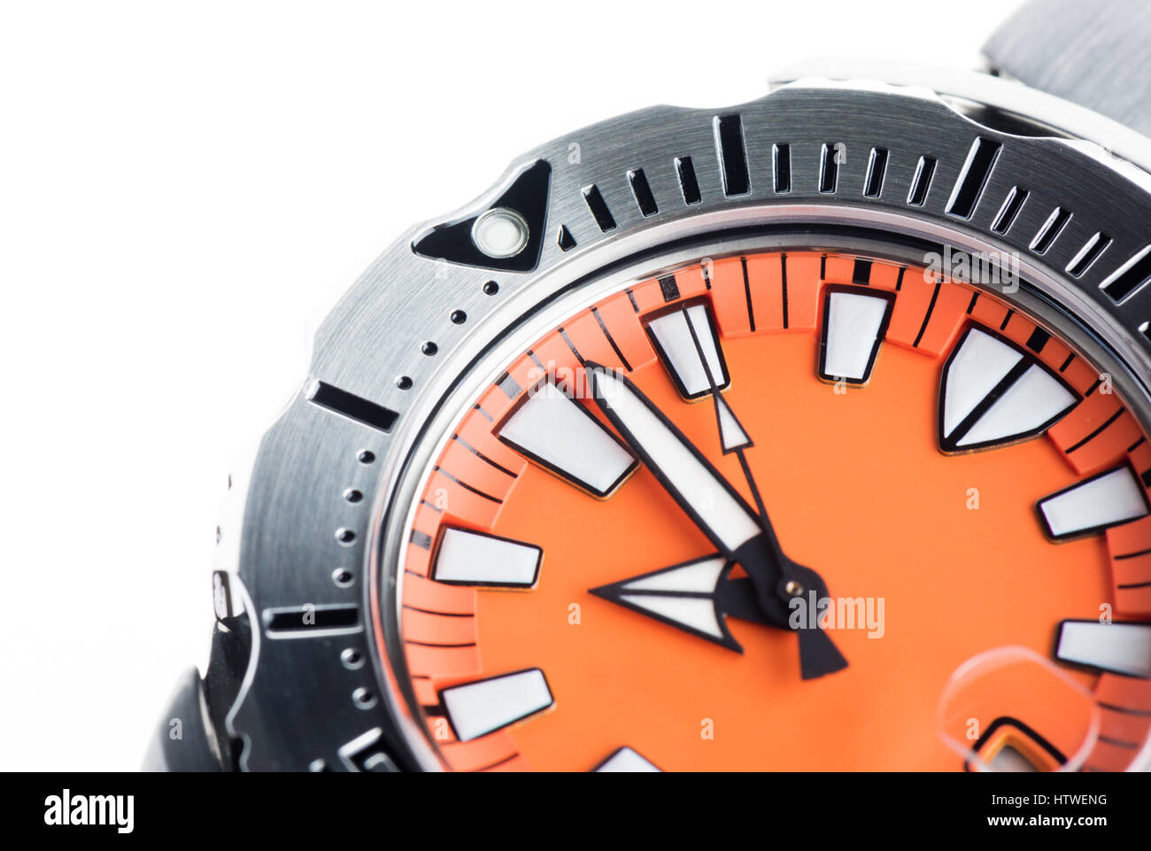 Primo piano il marcatore sulla mascherina di lusso orologio subacqueo Foto Stock