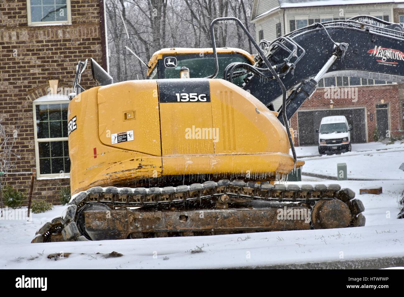 Macchinari pesanti costruzione in una tempesta di neve Foto Stock
