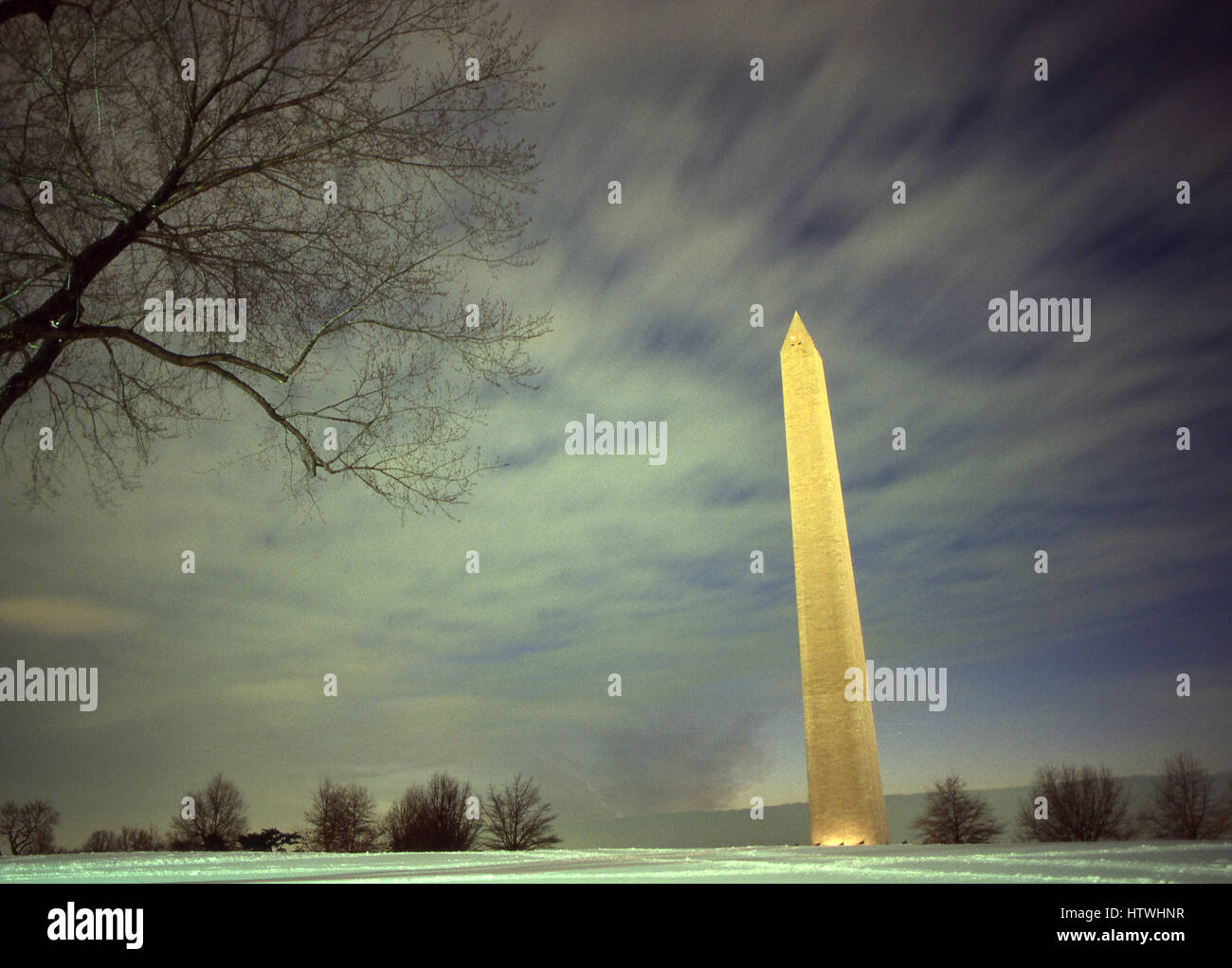 Il Monumento a Washington al crepuscolo in inverno. Foto Stock