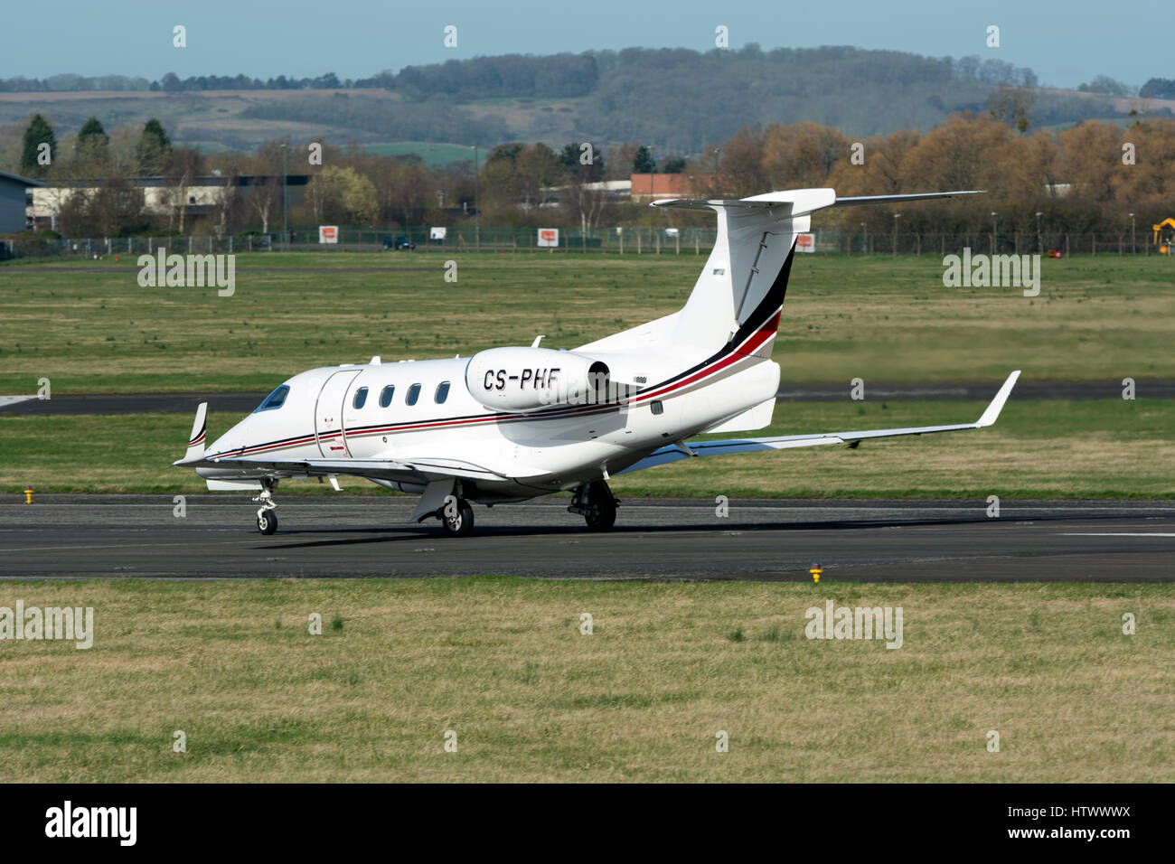 Embraer EMB-505 Phenom 300 a Staverton airfield, Gloucestershire, UK (CS-PHF) Foto Stock