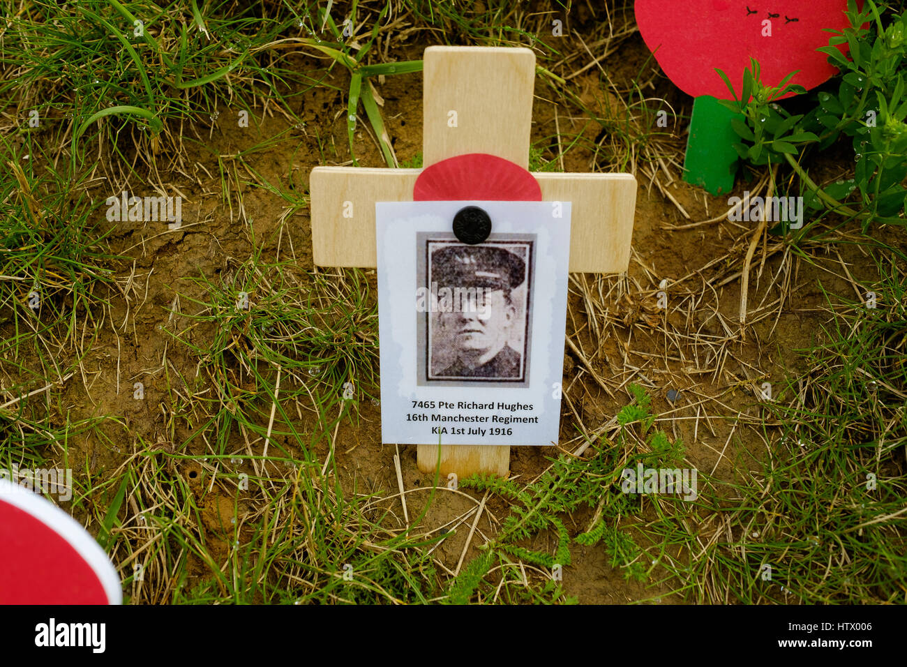 Croce di legno in memoria del soldato britannico caduto prima guerra  mondiale Foto stock - Alamy