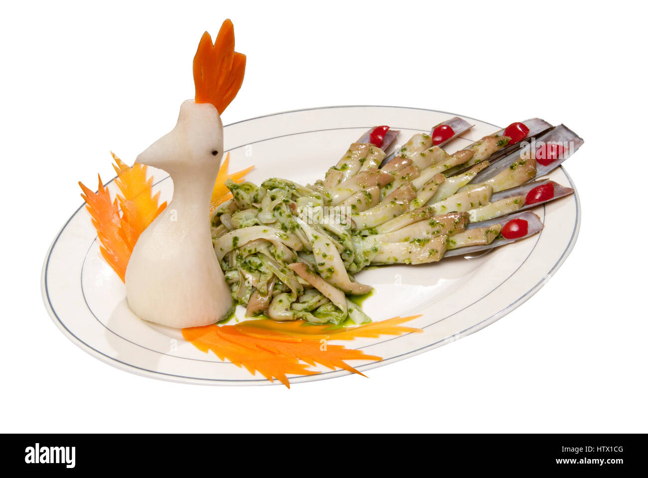 Vongola rasoio w. Lo scalogno pesto in forma di pavone Foto Stock