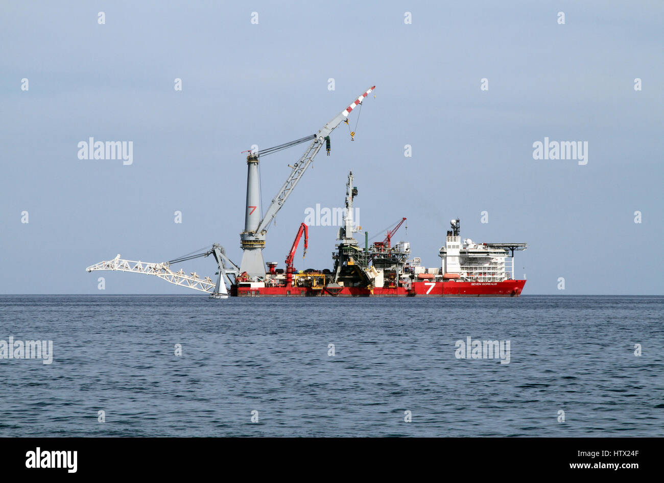 Le sette Borealis, un tubo-posa e il sollevamento pesante nave gestita da Subsea 7, giacente al largo di Limassol, Cipro. Foto Stock