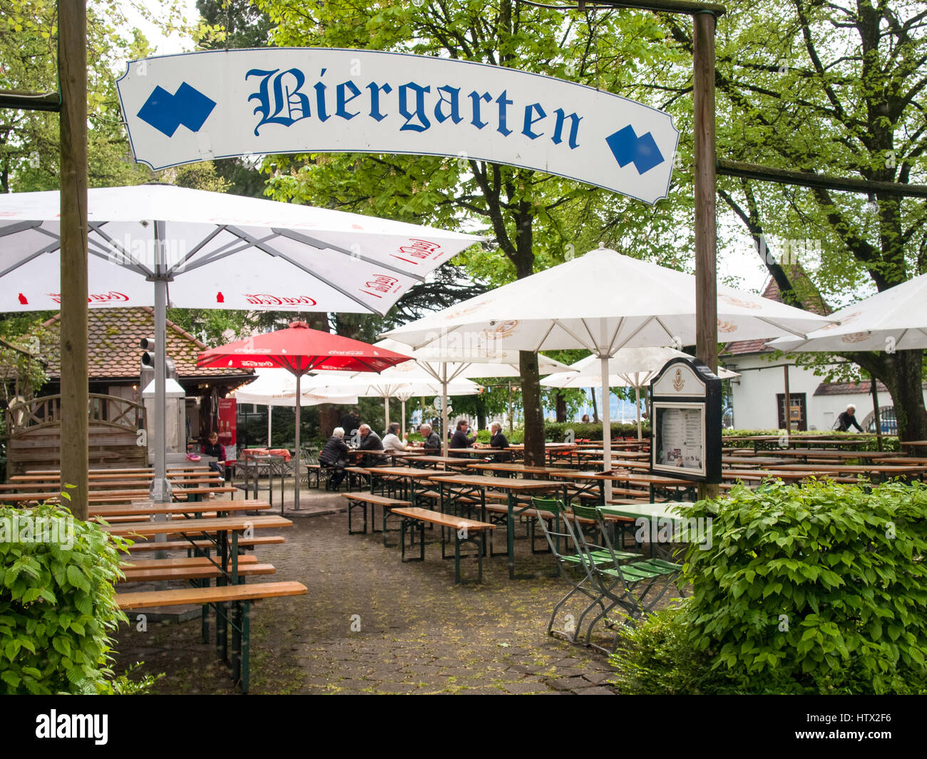 Lindau, Germania - 2 Maggio 2015: città di Lindau- strade della Città Vecchia. Iscrizione di una tipica birreria tedesca nella città di Lindau. Foto Stock