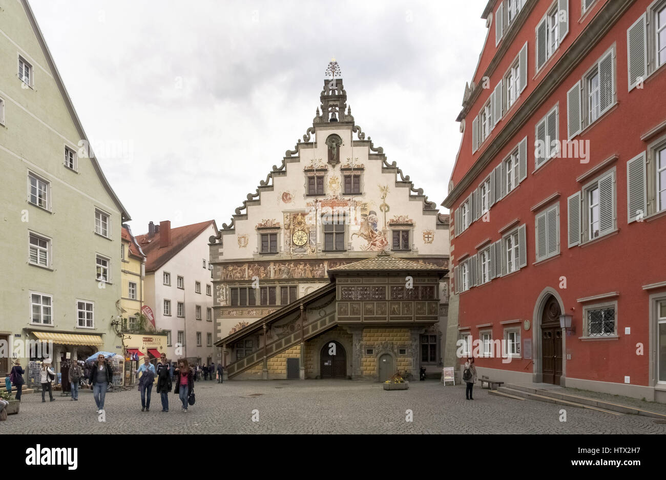 Lindau, Germania - 2 Maggio 2015: città di Lindau- strade della città vecchia con i turisti e residenti durante un giorno del fine settimana. Foto Stock