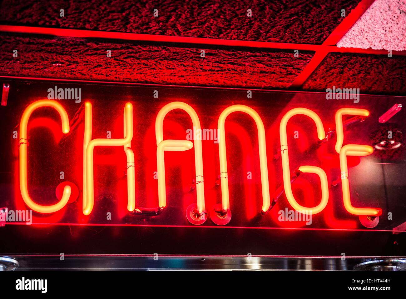 Cambia segno in una sala giochi a Cleethorpes sulla costa in Lincolnshire Foto Stock