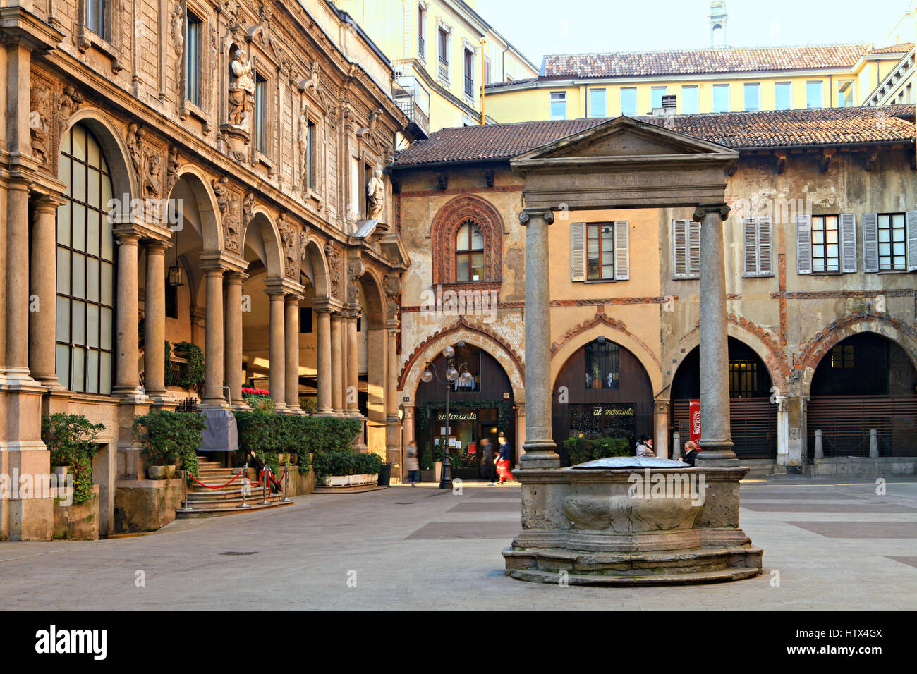 Milano, Italia - 12 novembre 2013: Antiquariato Piazza dei Mercanti a Milano nel mese di novembre 12, 2013. Foto Stock
