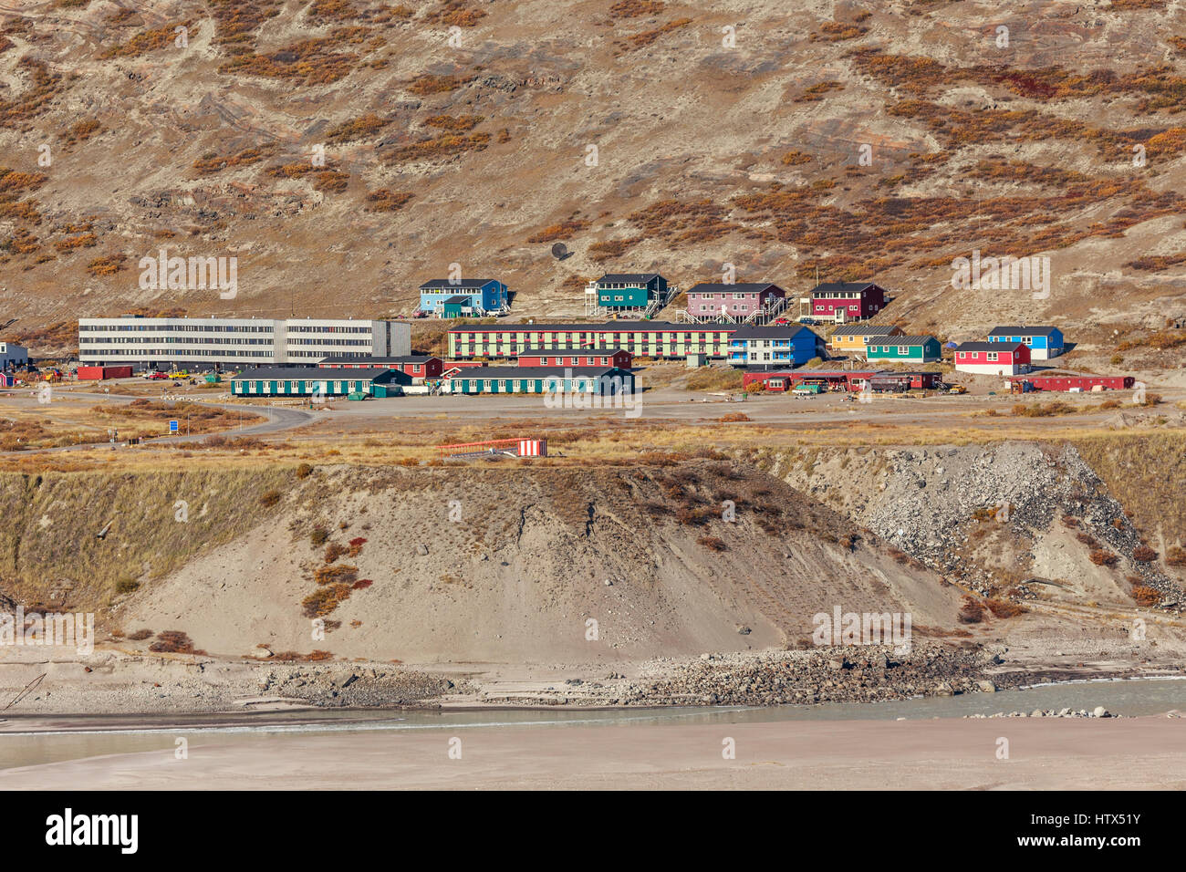Case sulla collina, insediamento di Kangerlussuaq, Groenlandia Foto Stock