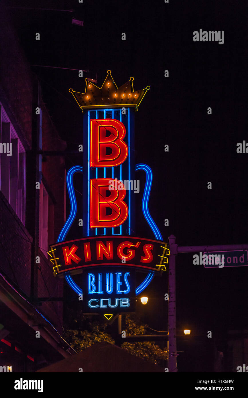 Beale Street è uno dei più visitati strade di Memphis, Tennessee. Famoso per essere il centro per la musica e i ricordi di leggende della musica e della storia. Foto Stock