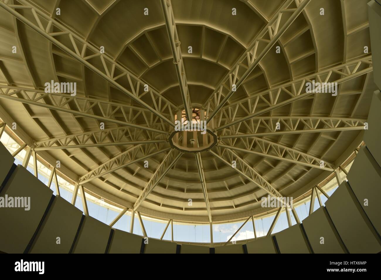 Metallico bianco struttura del tetto. Foto Stock