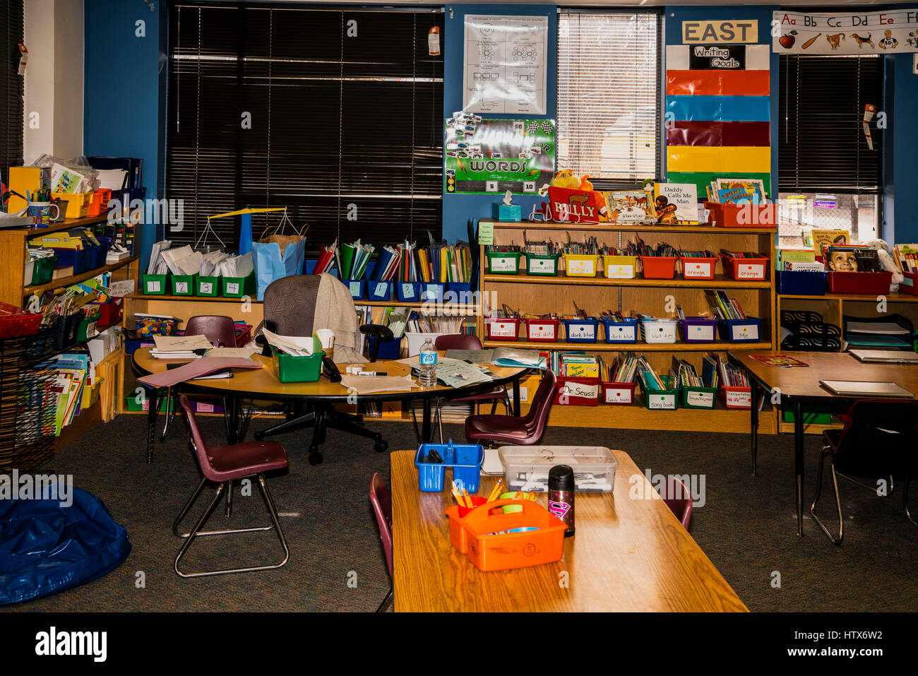 Kindergarten classroom mostra ausili didattici Foto Stock