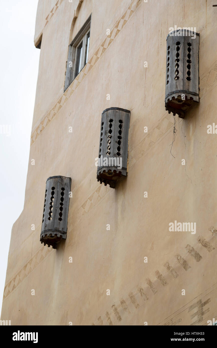Fes, Marocco. "Harem Windows' su una casa nella medina. Foto Stock