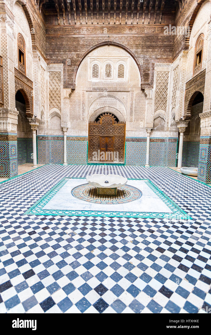 Fes, Marocco. Medersa Attarine, 14th. Secolo, cortile interno, Fes El-Bali. Foto Stock