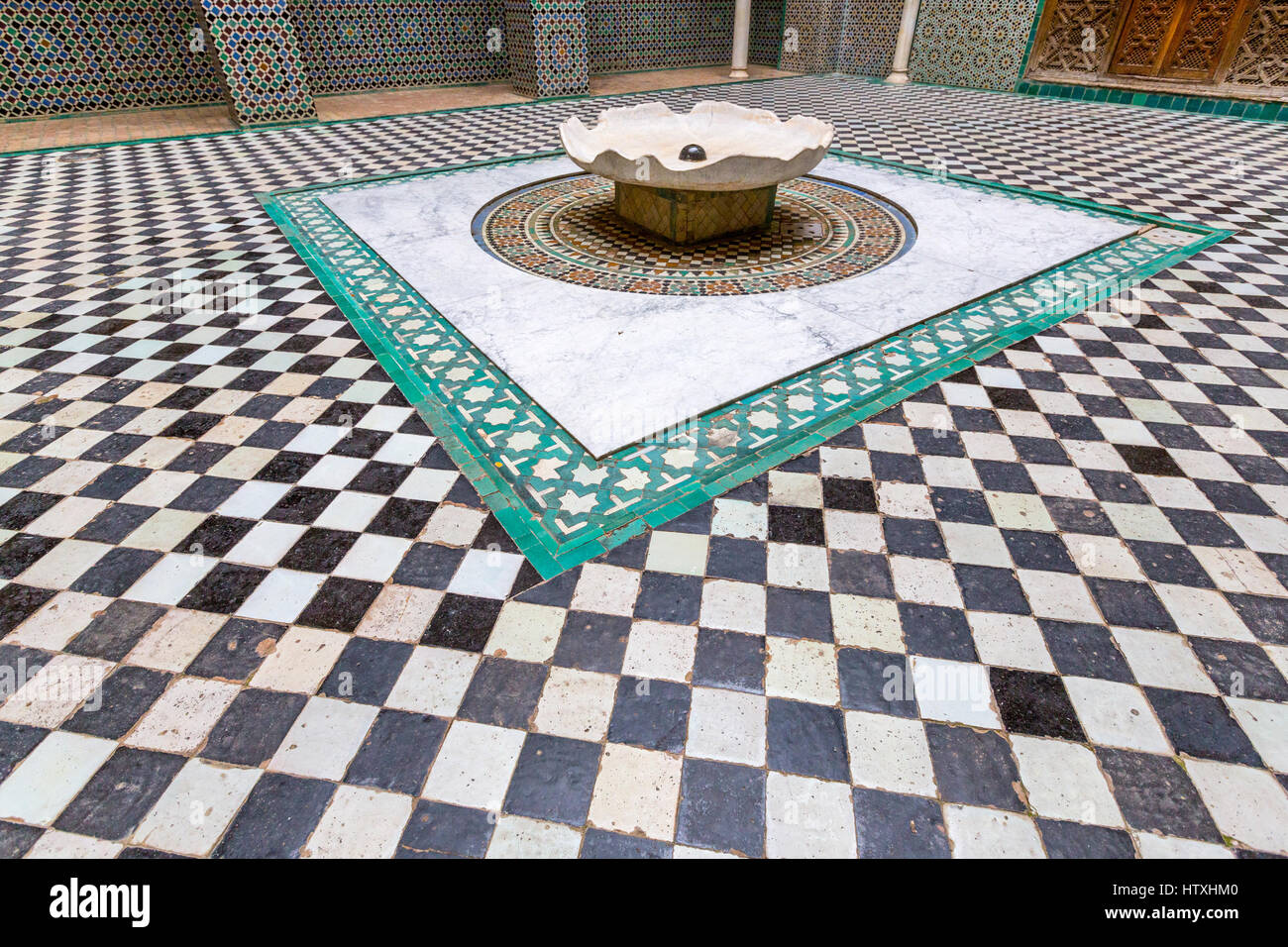 Fes, Marocco. Medersa Attarine, 14th. Secolo, cortile interno, Fes El-Bali. Foto Stock