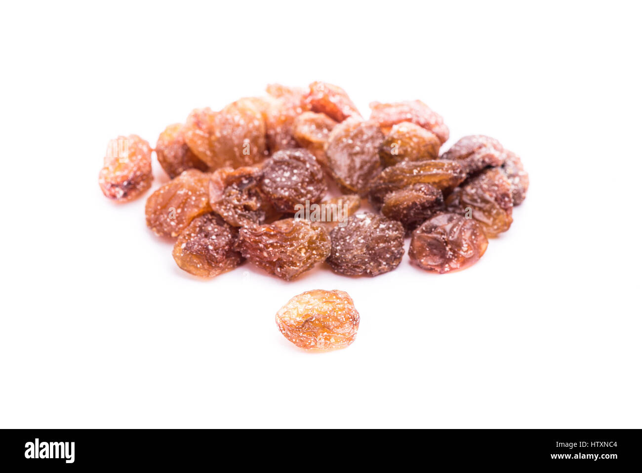 Uva essiccata frutto isolato su sfondo bianco Foto Stock
