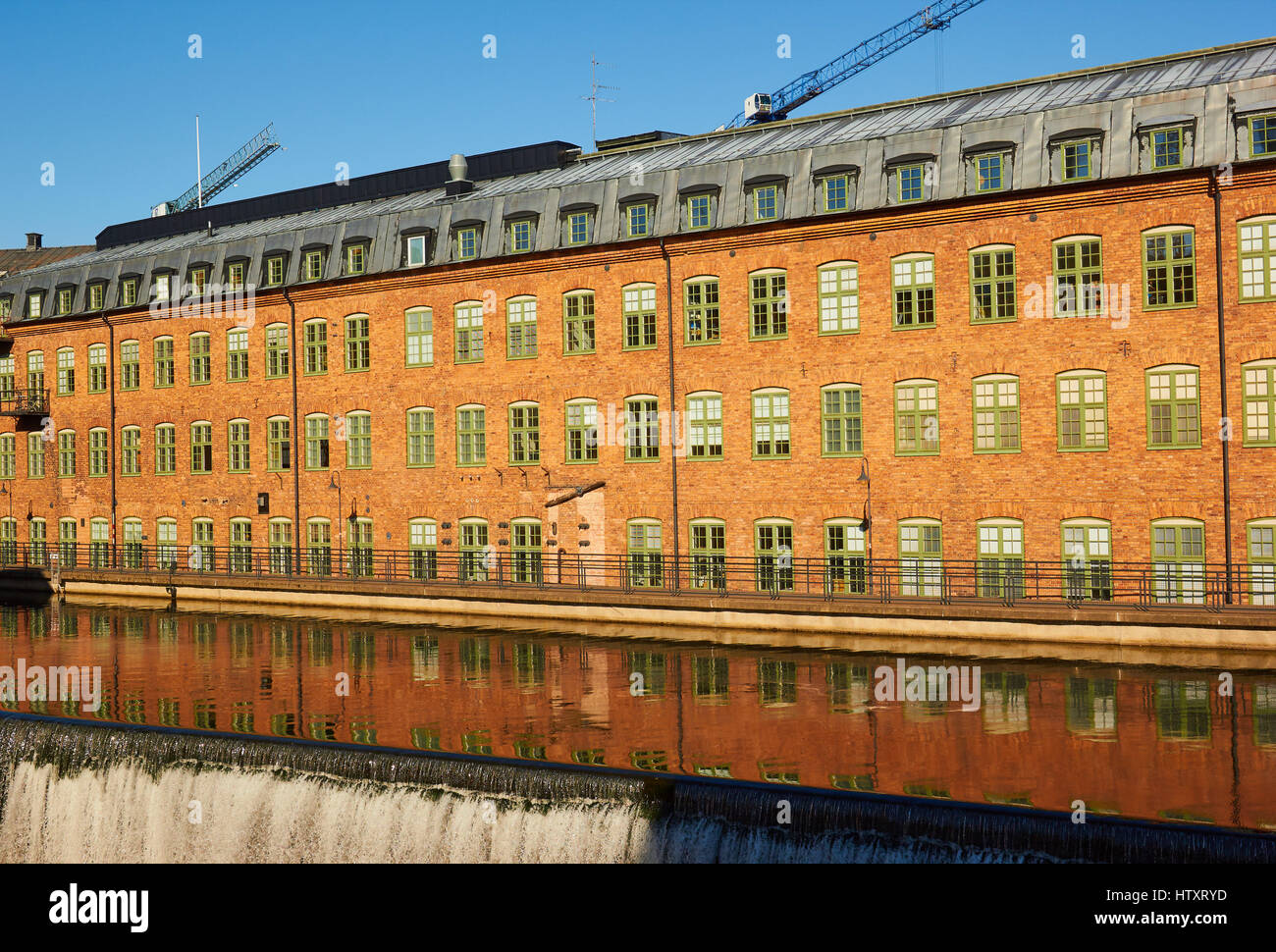 Paesaggio industriale con cascata, Norrkoping, Ostergotland, Svezia e Scandinavia Foto Stock