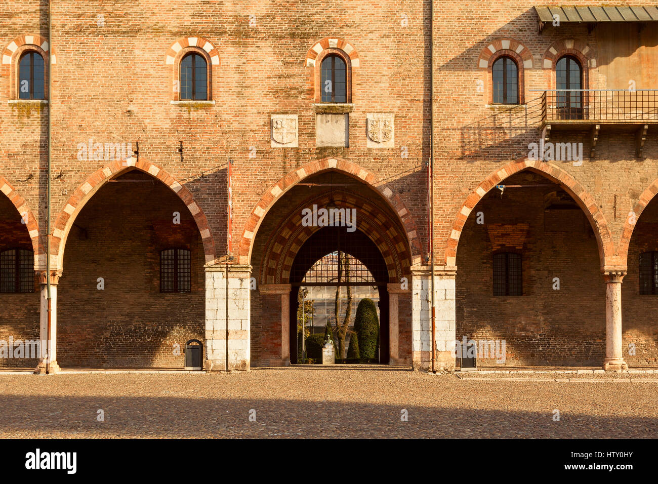 Incredibile palazzo ducale facciata nella città di Mantova Foto Stock