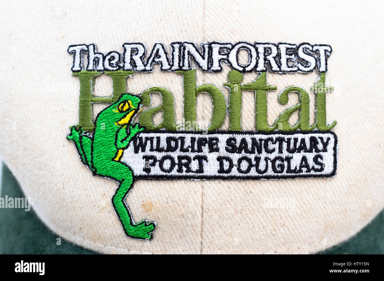 Sulla cresta di un australiano cappuccio di testa promuovere l'Habitat della Foresta Pluviale e Port Douglas Foto Stock