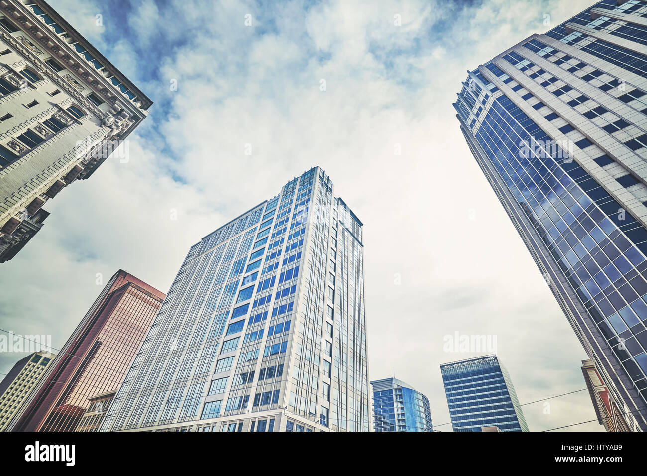 Guardando il grattacieli di Salt Lake City, dai toni di colore immagine, Utah, Stati Uniti d'America. Foto Stock