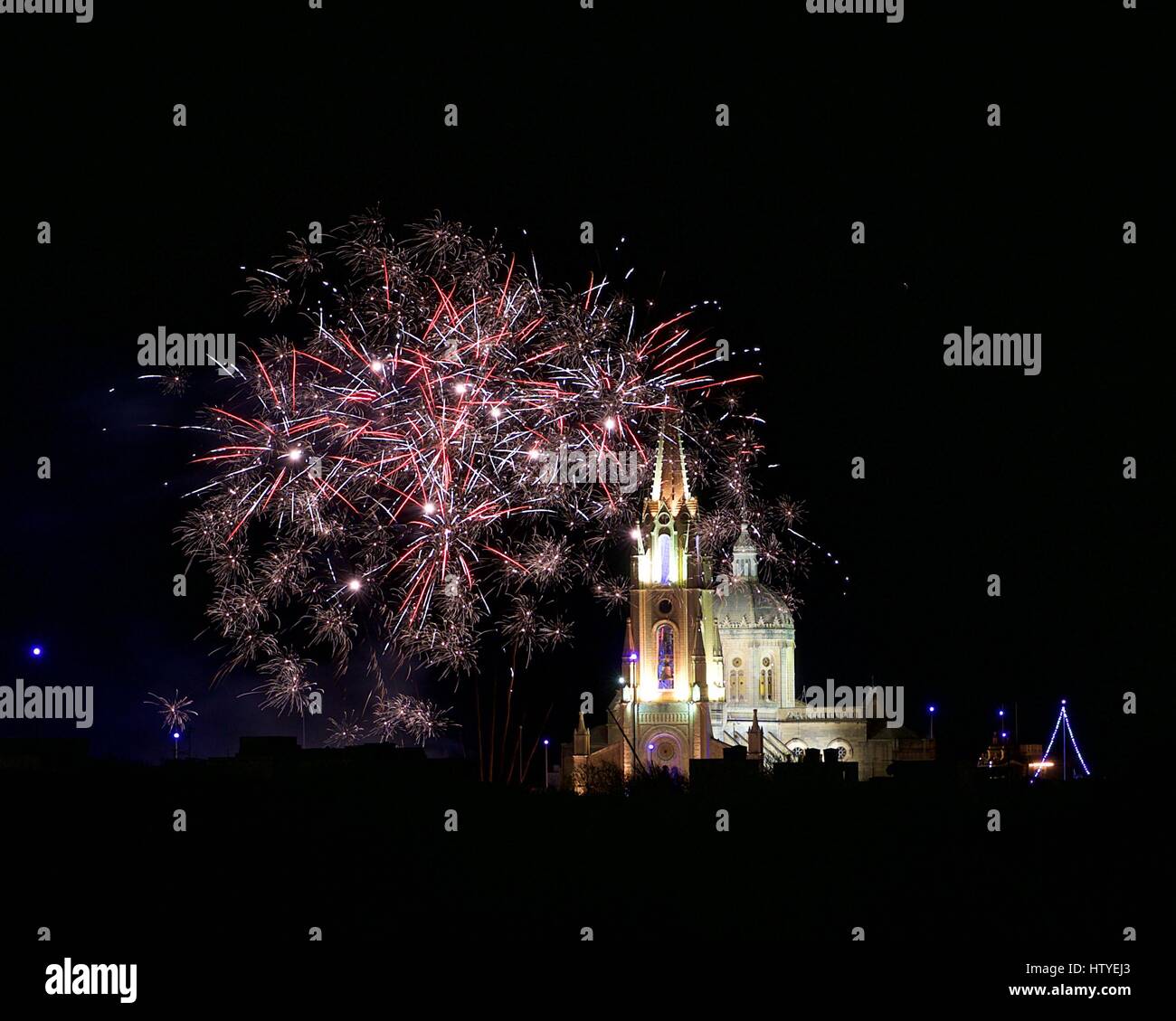 Fuochi d'artificio su isola di Gozo, Malta Foto Stock