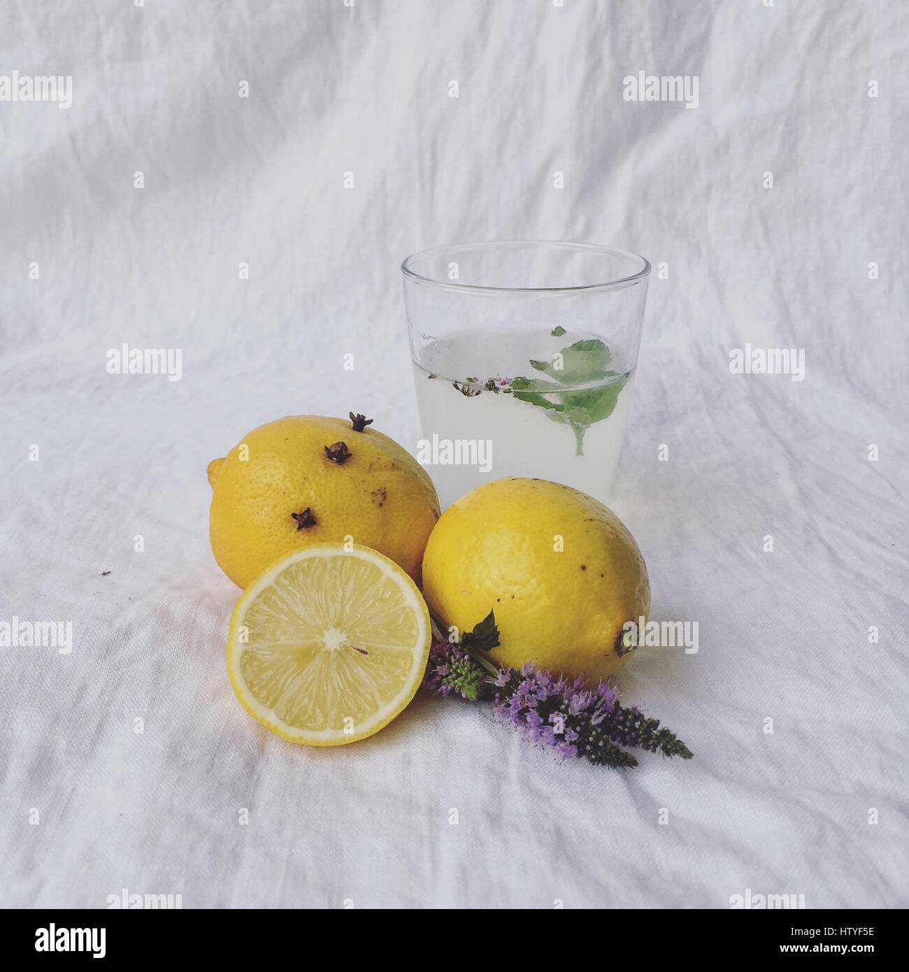 Acqua di limone alla menta Foto Stock
