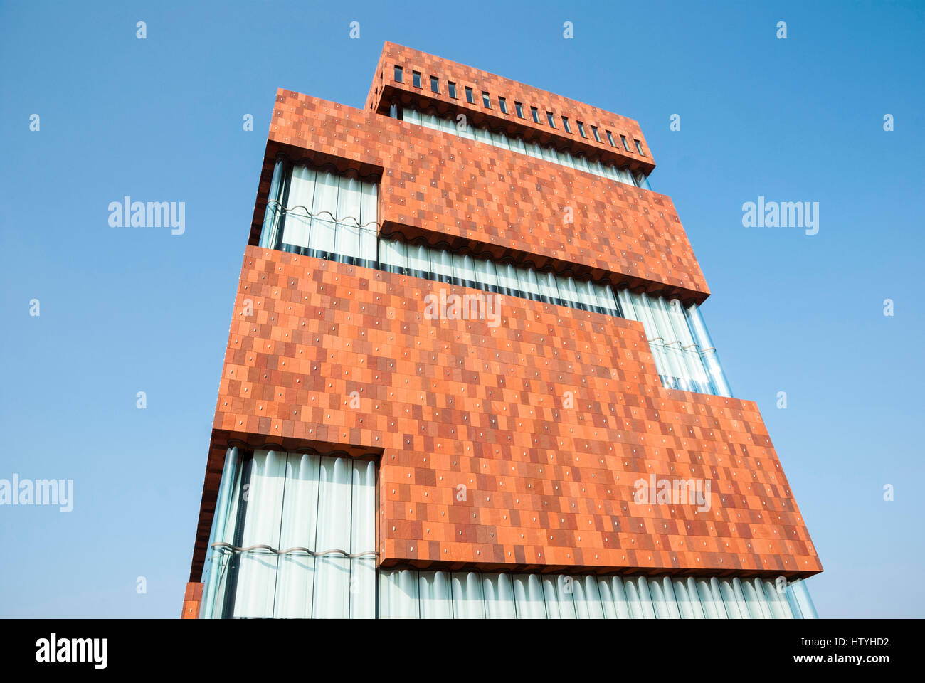 Anversa, Belgio - 17 Marzo: Museo aan ser Stroom, situato lungo il fiume Schelda, progettato da Neutelings Riedijk Architects è la nuova aggiunta a Foto Stock