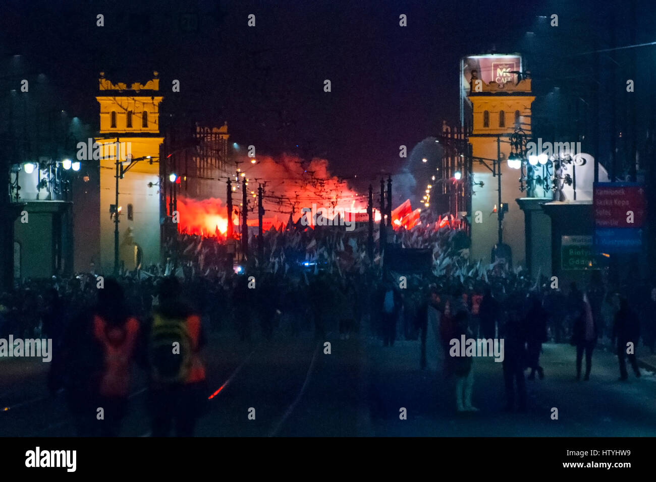 Varsavia, Polonia - 11 novembre: Proteste e tumulti di notte durante il polacco il giorno di indipendenza a Varsavia nel novembre 11, 2014 Foto Stock
