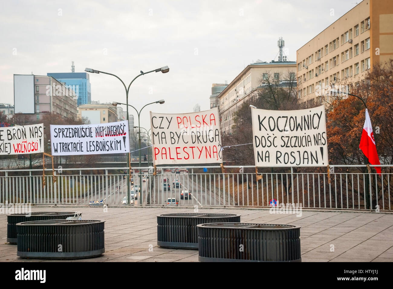 Varsavia, Polonia - 11 novembre: Proteste e manifesti contro la politica durante il polacco il giorno di indipendenza a Varsavia nel novembre 11, 2014 Foto Stock