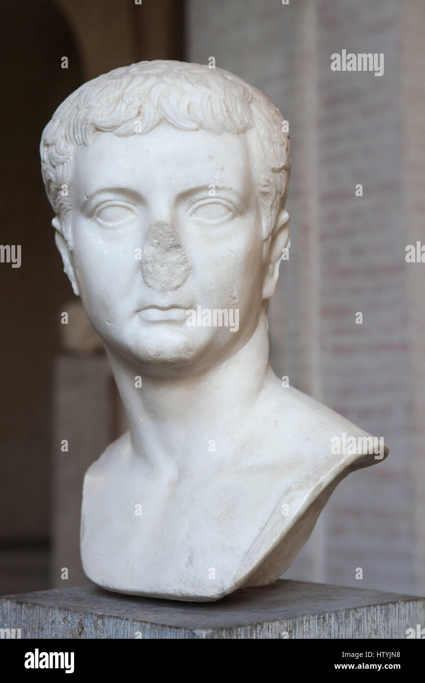 Busto in marmo dell'imperatore romano Tiberio (regna 14-37 AD) sul display nella Glyptothek Museum di Monaco di Baviera, Germania. Foto Stock